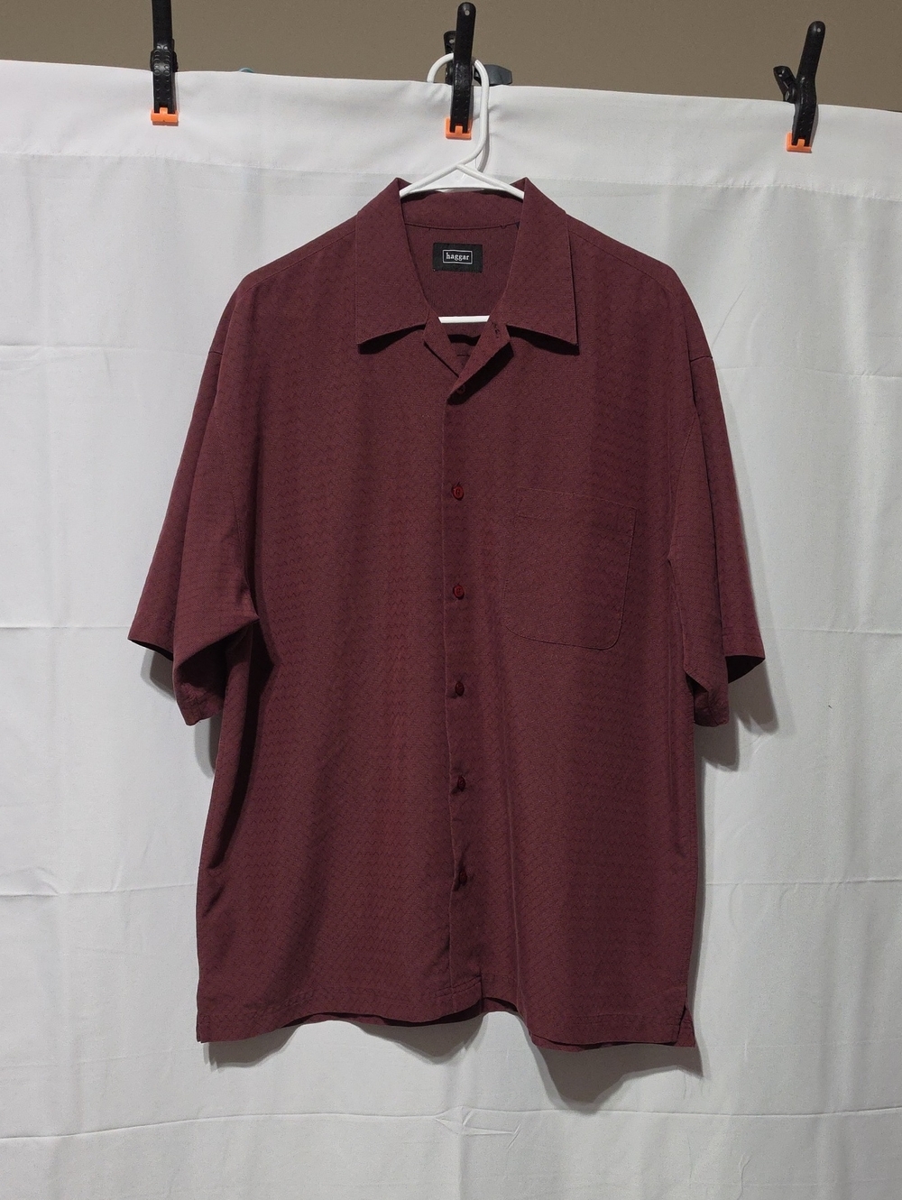 Haggar Men's Short-Sleeve Button-Down Shirt. Size: Large